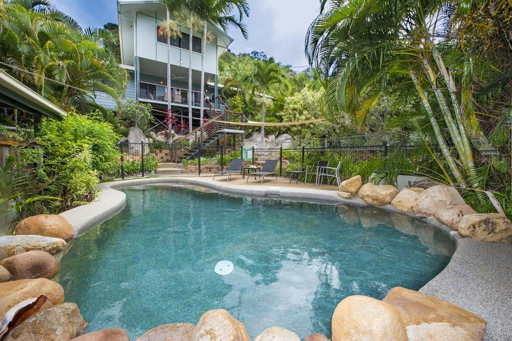Вилла Manyana, 3 Opalia Court Nelly Bay Экстерьер фото